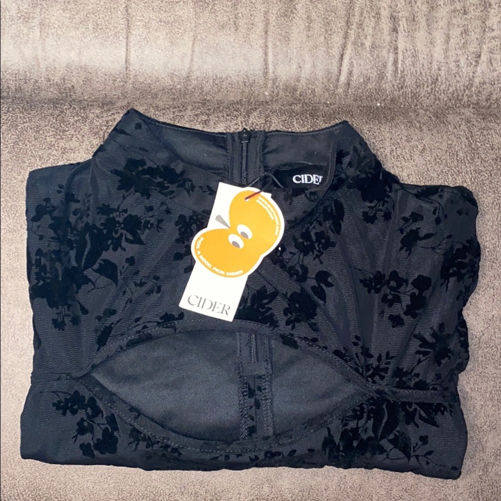 NWT! Cider Black Floral Cut Out Bell Sleeve Top